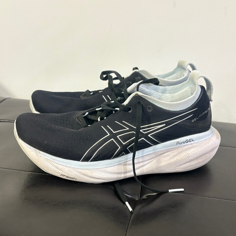 ASICS Black and White Athletic Shoes woman’s